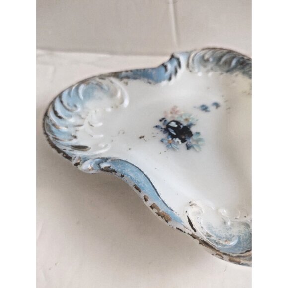 Antique Westmoreland Milk Glass Trinket/ Ring Dish 5" x 5 1/2" - Picture 7 of 10